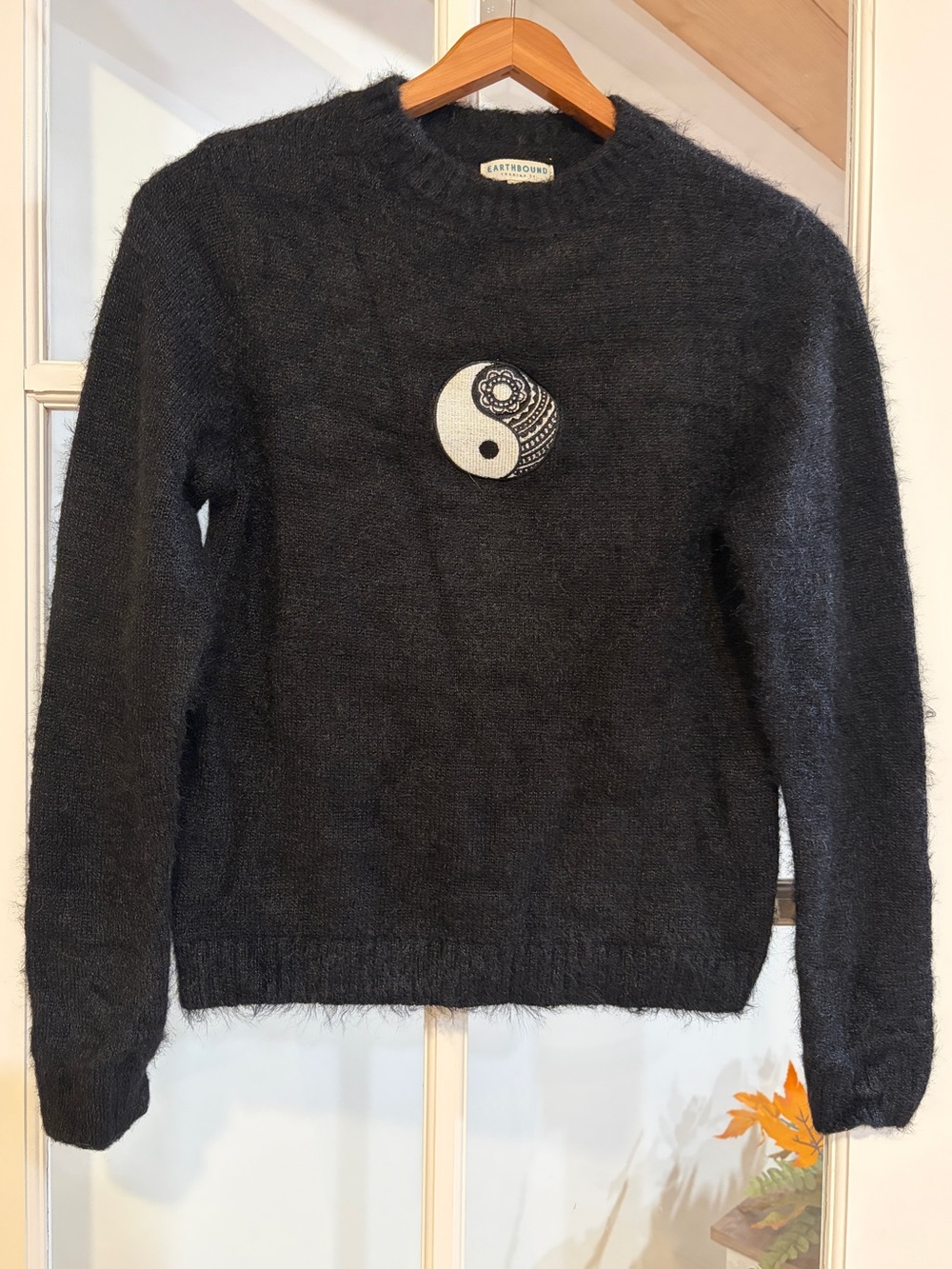 Earthbound Women’s Fuzzy Yin Yang Sweater Black Knit Floral Patch Boho M Cropped